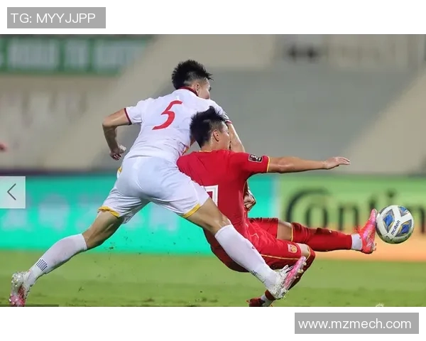 足球明星亲自洗鞋展现谦逊与热爱球场的独特瞬间