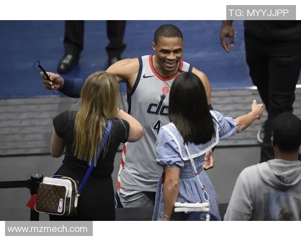 中国足球明星摆件的魅力与收藏价值探讨及其在球迷文化中的重要性